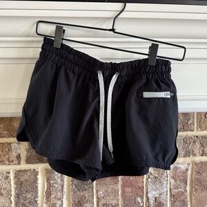 Vuori Clementine Shorts EUC